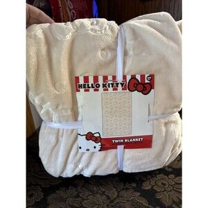Hello Kitty Twin Cream Embossed Blanket